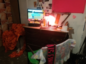 photographie de l'installation où était exposé "Lullabyebye ne fait pas de branlette sans casser des oeufs"